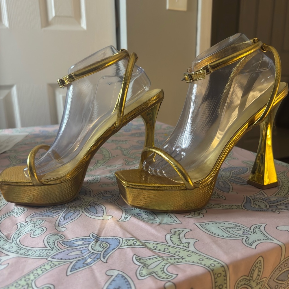 NWOT Elegant Gold Platform Heels no box - Picture 3 of 6